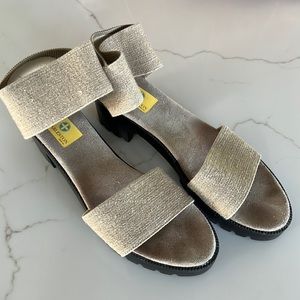 Charleston Shoe Company original shoe. Size 11 (fits like a 10)